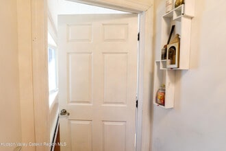 156 Lampman Ave in Port Ewen, NY - Building Photo - Building Photo