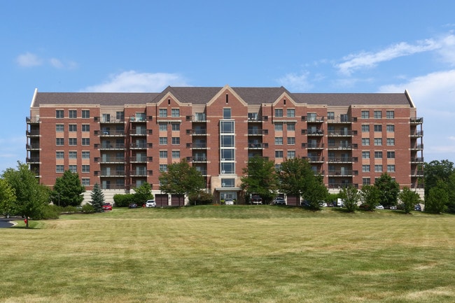 301 Riverwalk Place in Buffalo Grove, IL - Foto de edificio - Building Photo