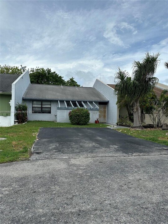 1211 Sandpiper Blvd in Homestead, FL - Building Photo