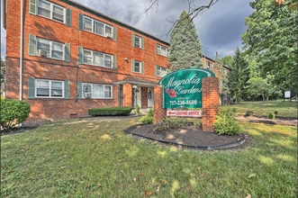 Magnolia Gardens in Harrisburg, PA - Foto de edificio - Building Photo