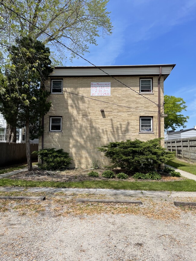 2105 Elisha Ave in Zion, IL - Building Photo - Building Photo