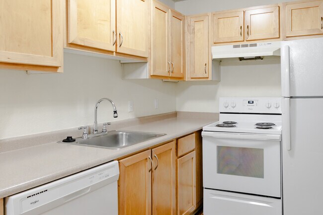 Greenburg Oaks in Portland, OR - Building Photo - Building Photo