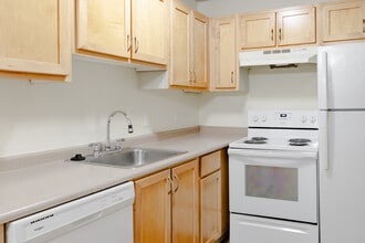 Greenburg Oaks in Portland, OR - Foto de edificio - Building Photo