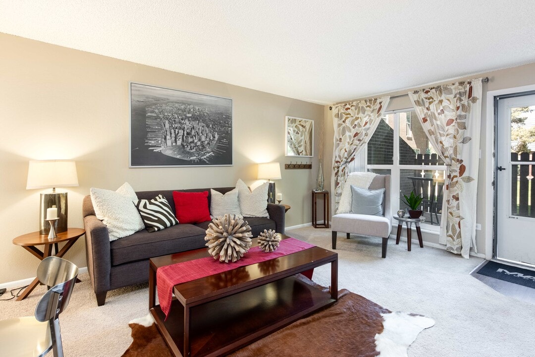 Webster Lake Apartments in Northglenn, CO - Foto de edificio