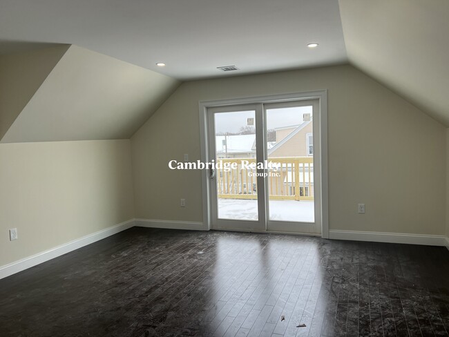 43 Wright Ave, Unit 2