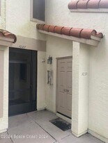 1039 Country Club Dr in Titusville, FL - Building Photo