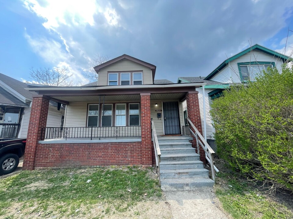 4625 Chalmers St in Detroit, MI - Building Photo