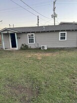 318 W 5th St in Stroud, OK - Building Photo