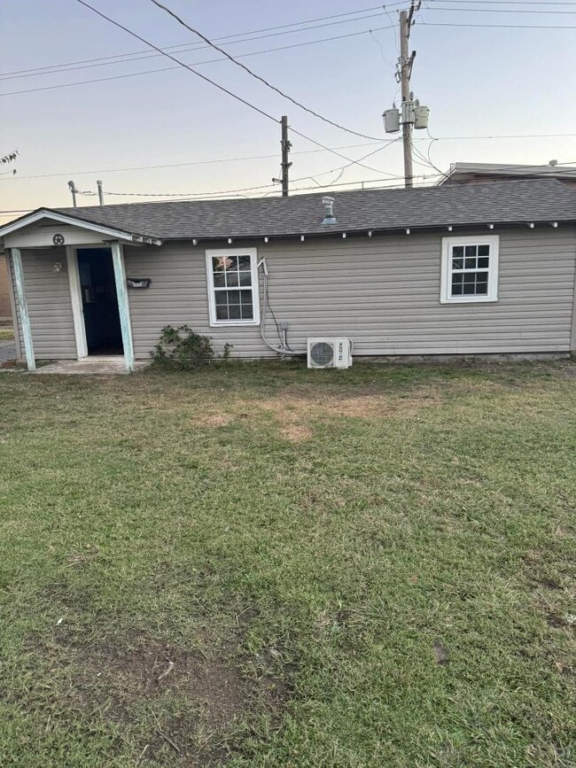 property at 318 W 5th St