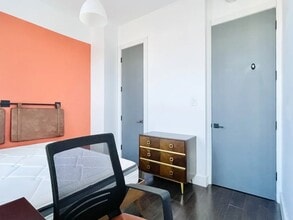 Furnished room/NOT APARTMENT in Brooklyn, NY - Foto de edificio - Building Photo