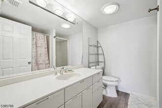 38 Moonachie Rd in Hackensack, NJ - Building Photo - Building Photo