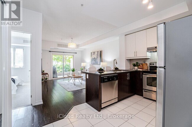 570 Lolita Gardens in Mississauga, ON - Building Photo - Building Photo