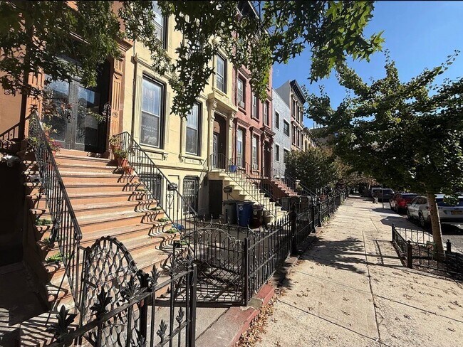 31 Herkimer St, Unit 1 in Brooklyn, NY - Building Photo - Building Photo