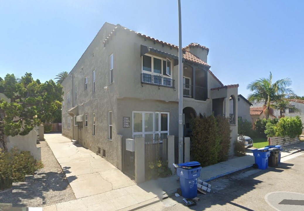 2744 S. Redondo Blvd  (Spacious 3-Bed, 1-B... in Los Angeles, CA - Foto de edificio