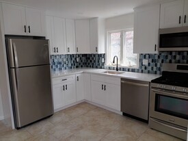 555 Grand Ave, Unit 2nd floor in Englewood, NJ - Building Photo