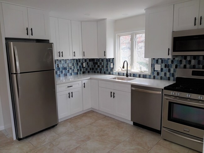 555 Grand Ave, Unit 2nd floor