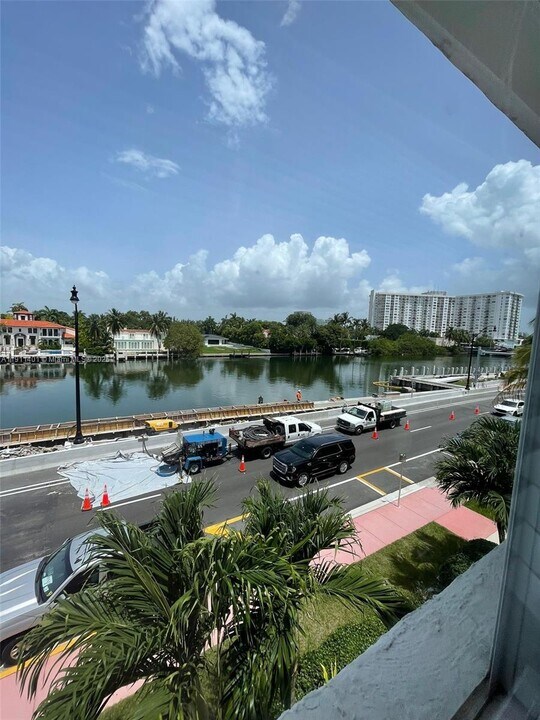 3801 Indian Creek Dr in Miami Beach, FL - Building Photo
