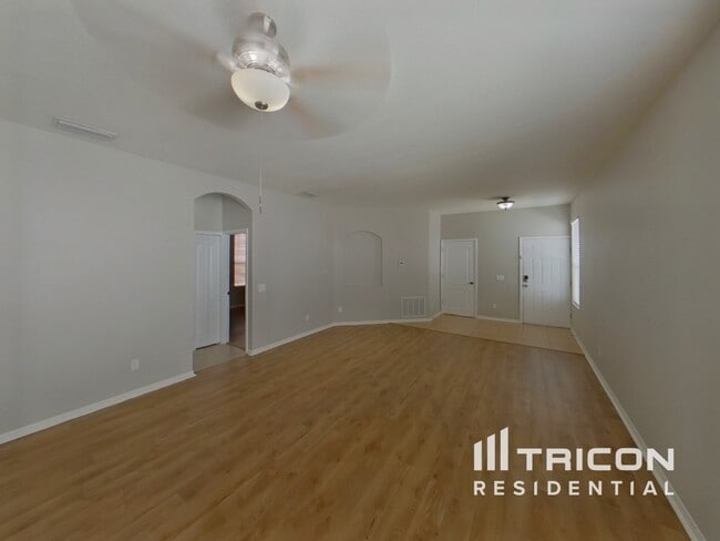 10337 Avelar Ridge Dr in Riverview, FL - Building Photo - Building Photo