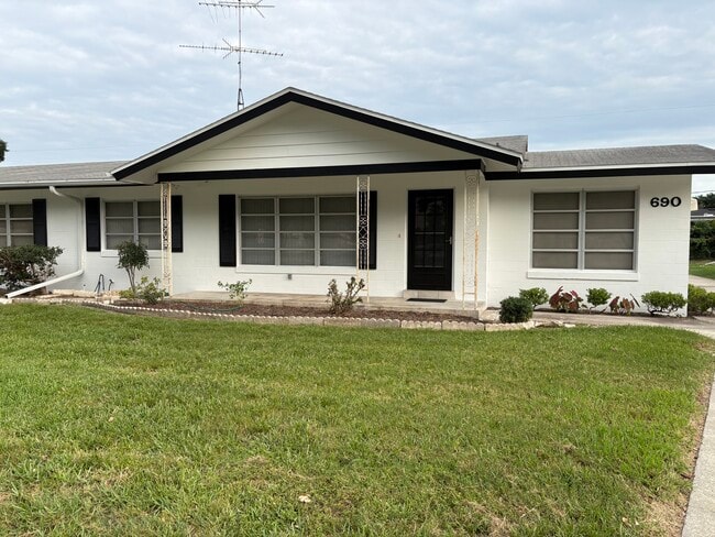 690 Avenue C SE, Unit 690
