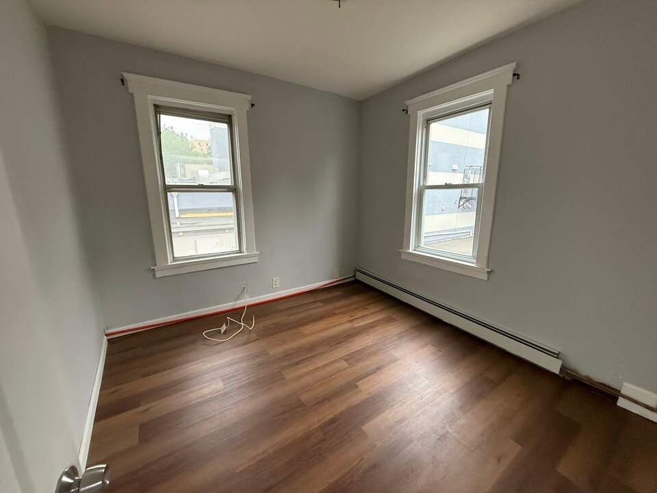 452 Passaic Ave in Lodi, NJ - Foto de edificio