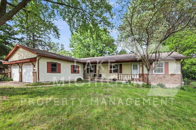 property at 2555 Ridgemoor Dr SE