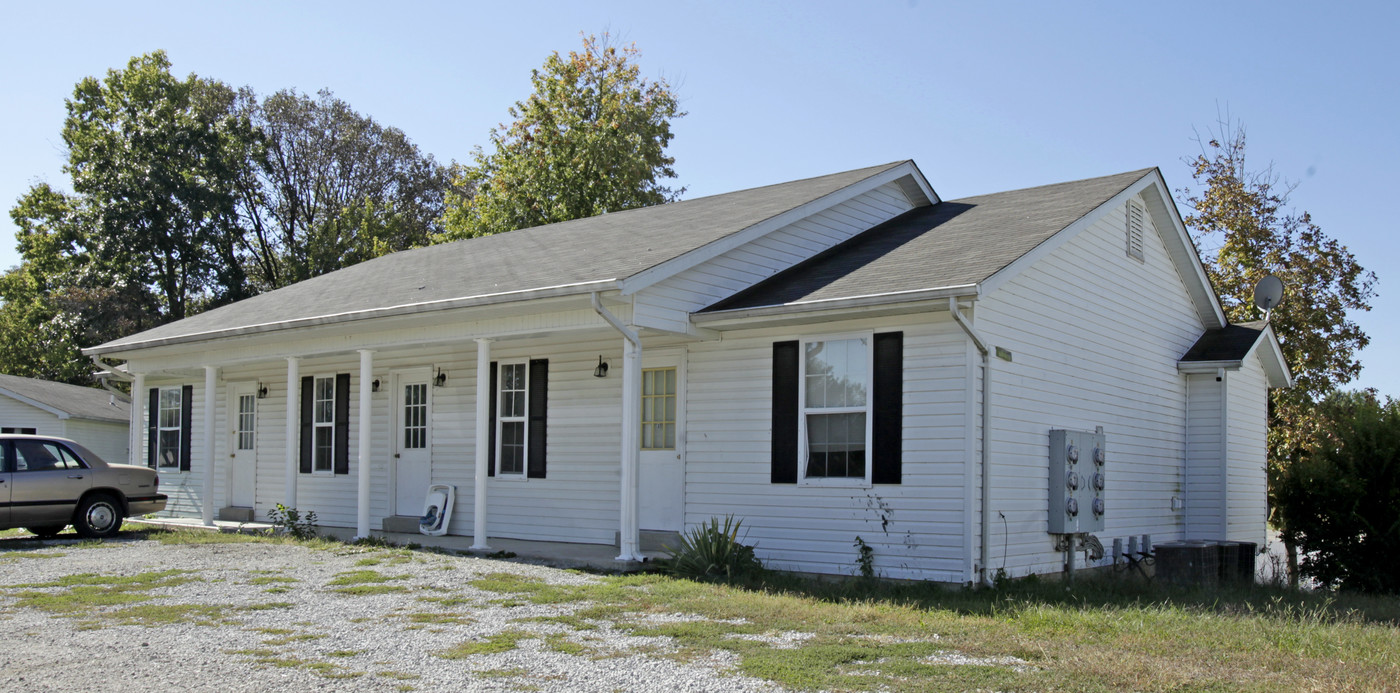 170 East Ave in Winfield, MO - Foto de edificio