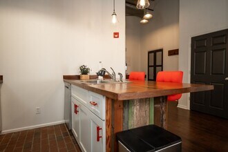 269 N Hull St in Athens, GA - Foto de edificio - Building Photo