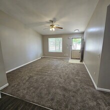 25809 Schoenherr Rd in Warren, MI - Building Photo - Building Photo