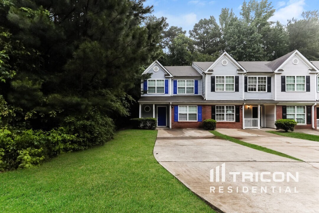 1305 Maple Valley Ct in Union City, GA - Building Photo