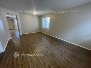 9526 W Minnezona Ave in Phoenix, AZ - Foto de edificio - Building Photo