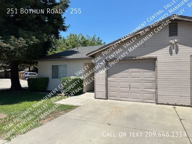 251 Bothun Rd in Turlock, CA - Foto de edificio - Building Photo