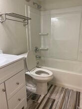 1013 Gunnison St in Sealy, TX - Building Photo - Building Photo