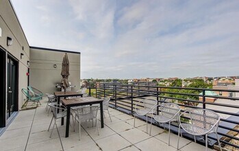1111 Orren St NE, Unit 303 in Washington, DC - Foto de edificio - Building Photo