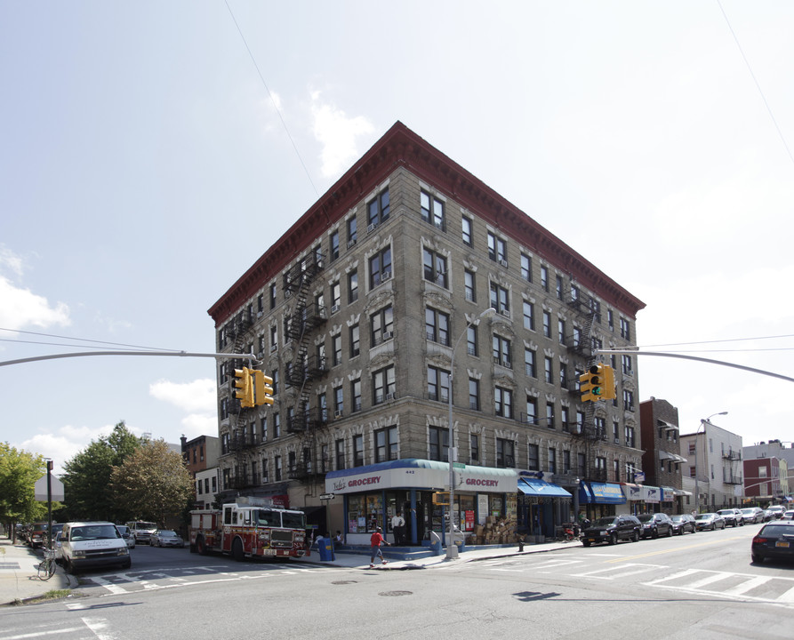 442 Lorimer St in Brooklyn, NY - Building Photo