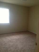 11602 E Lexington Ave in Sugar Creek, MO - Foto de edificio - Building Photo