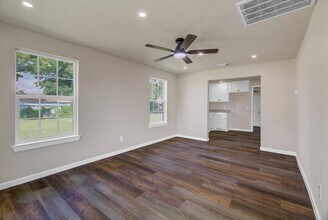 1118 Cypress St in Baytown, TX - Building Photo - Building Photo