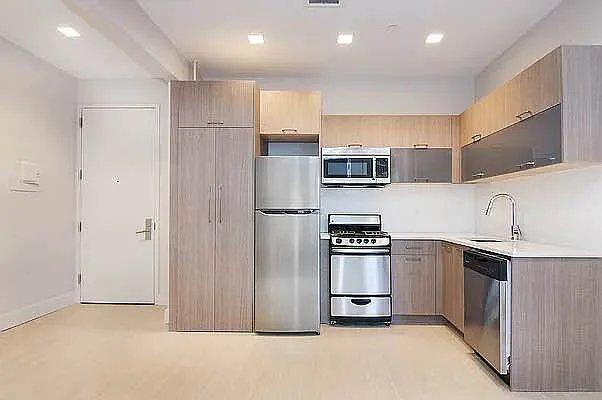 property at 272 W 139th St