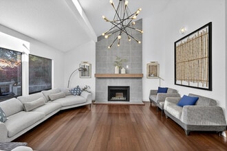 5111 23rd Ave W in Everett, WA - Foto de edificio - Building Photo