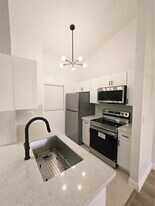 2881 N Oakland Forest Dr, Unit 310 in Oakland Park, FL - Building Photo
