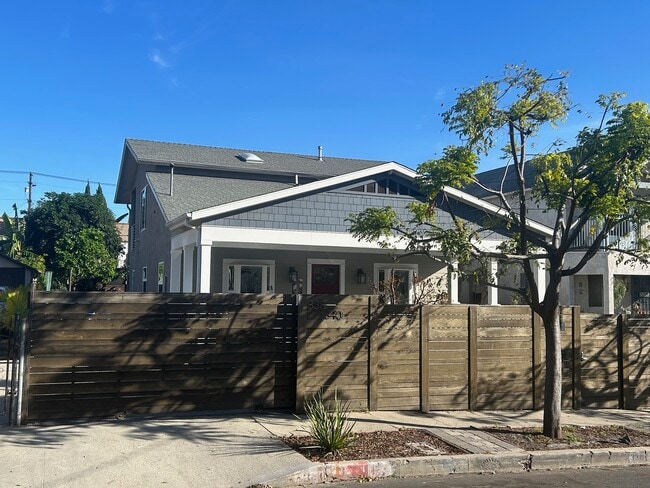 property at 340 N La Fayette Park Pl