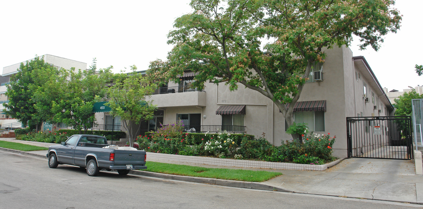 Colbath Apartments in Sherman Oaks, CA - Building Photo