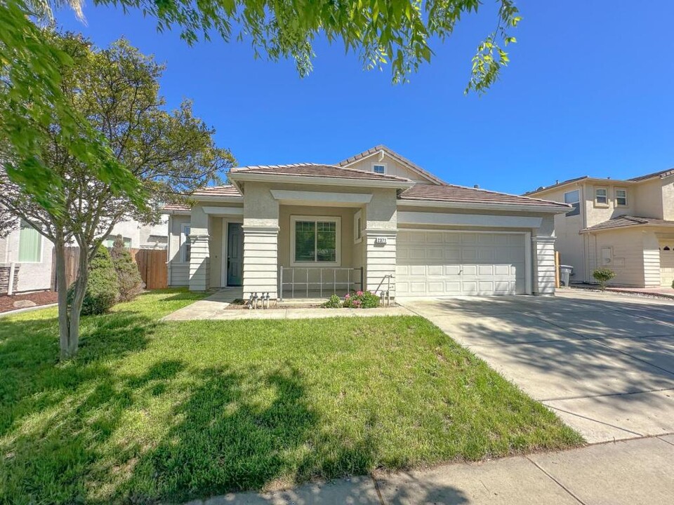 2371 Wisconsin Ct in Yuba City, CA - Building Photo