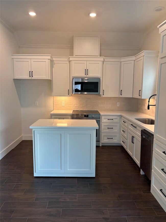 property at 405 E Mulberry St