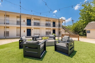 Villas at 1404 in Fort Worth, TX - Foto de edificio - Building Photo