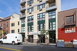 136-138 E Broadway in New York, NY - Foto de edificio - Building Photo