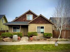 310 E Aspenwood Ave in Sisters, OR - Building Photo