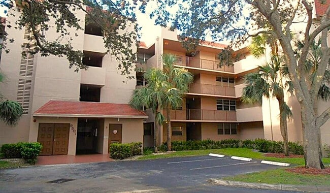9501 Seagrape Dr in Davie, FL - Building Photo - Building Photo