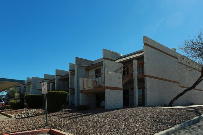 Le Mirador Condominiums in Tucson, AZ - Building Photo - Building Photo