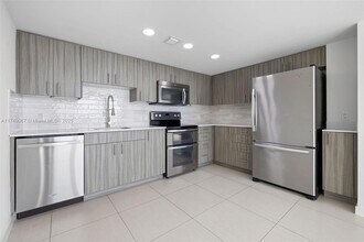 910 West Ave, Unit 1520 in Miami Beach, FL - Building Photo - Building Photo