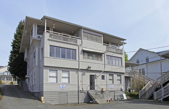 Harbor View Apartments in Everett, WA - Building Photo - Building Photo